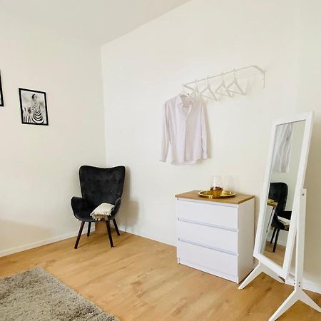 Stilvolles Apartment in zentraler Lage - Netflix, Queensize-Bett, Altbaustil, Küche und ÖPNV-Anbindung Érfurt Exterior foto