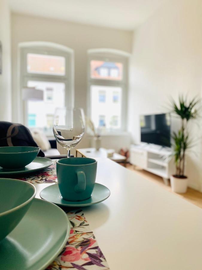 Stilvolles Apartment in zentraler Lage - Netflix, Queensize-Bett, Altbaustil, Küche und ÖPNV-Anbindung Érfurt Exterior foto