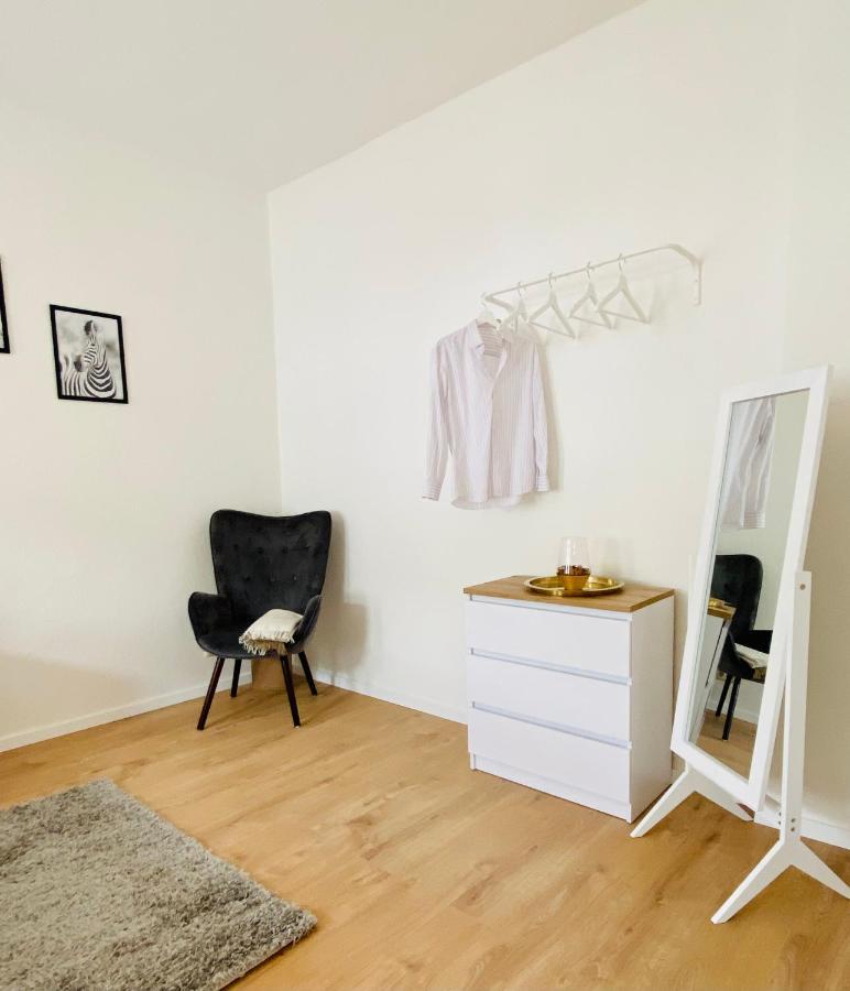 Stilvolles Apartment in zentraler Lage - Netflix, Queensize-Bett, Altbaustil, Küche und ÖPNV-Anbindung Érfurt Exterior foto