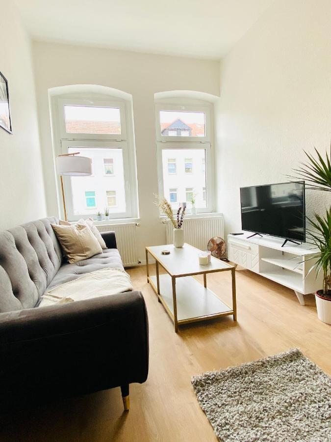 Stilvolles Apartment in zentraler Lage - Netflix, Queensize-Bett, Altbaustil, Küche und ÖPNV-Anbindung Érfurt Exterior foto