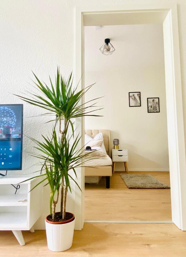Stilvolles Apartment in zentraler Lage - Netflix, Queensize-Bett, Altbaustil, Küche und ÖPNV-Anbindung Érfurt Exterior foto